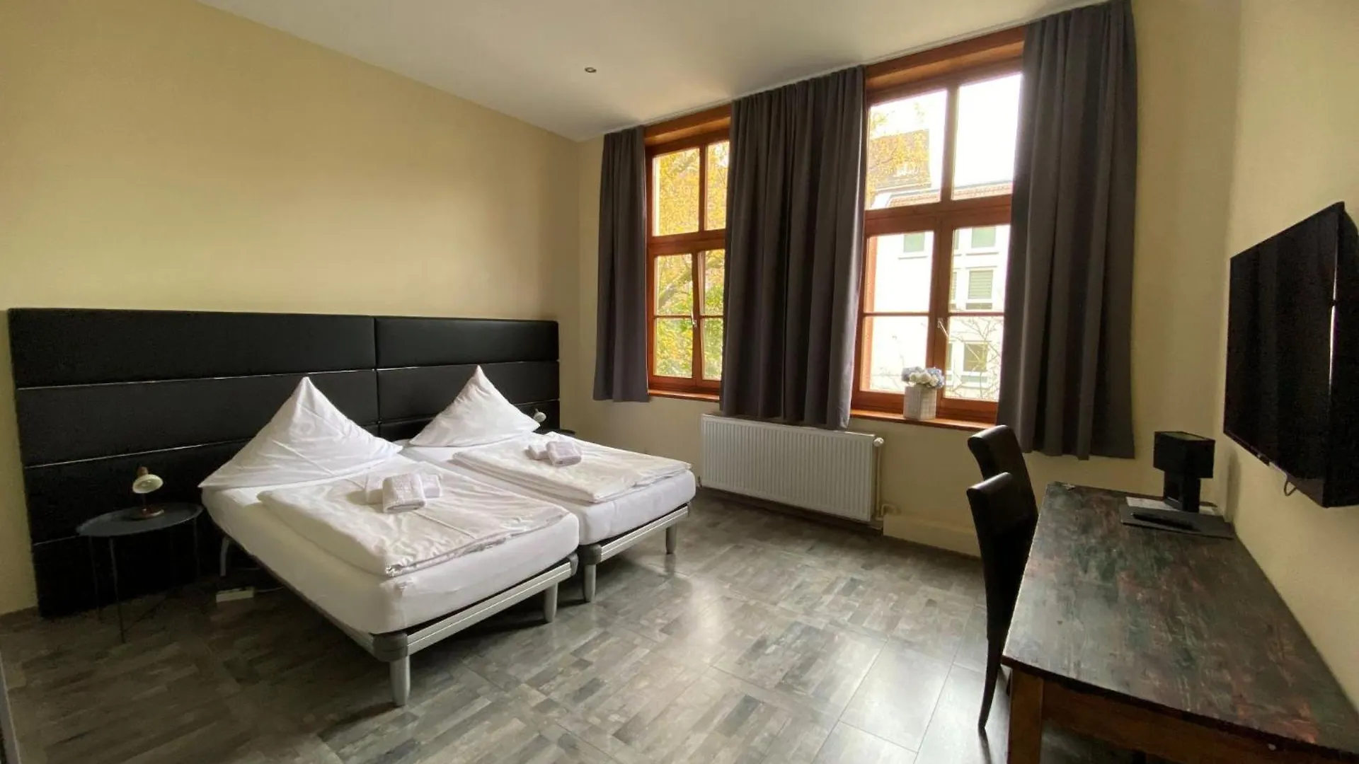 Avalon Bed & Breakfast Themen/- Nichtraucherhotel Hannover 3*,  Germany