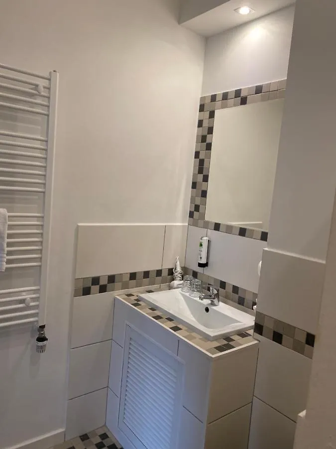 Avalon Bed & Breakfast Themen/- Nichtraucherhotel Ανόβερο